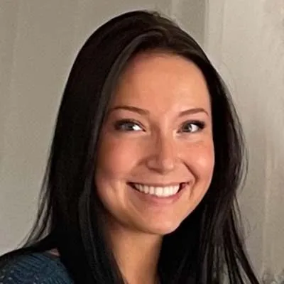 a headshot of Jenna, a staff member at North River Family Chiropractic
